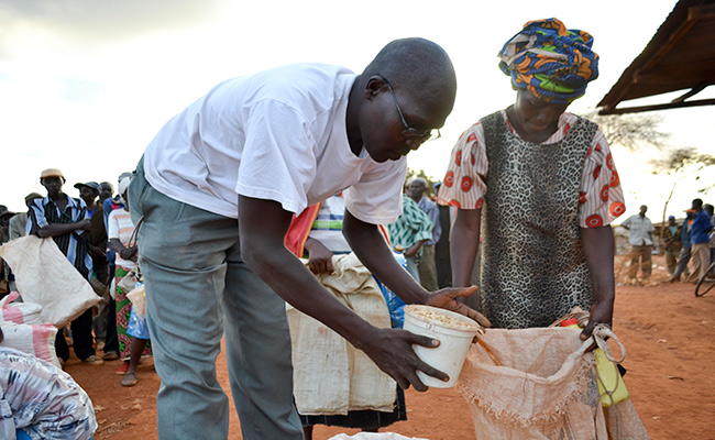 Food distribution in Makima, Kenya