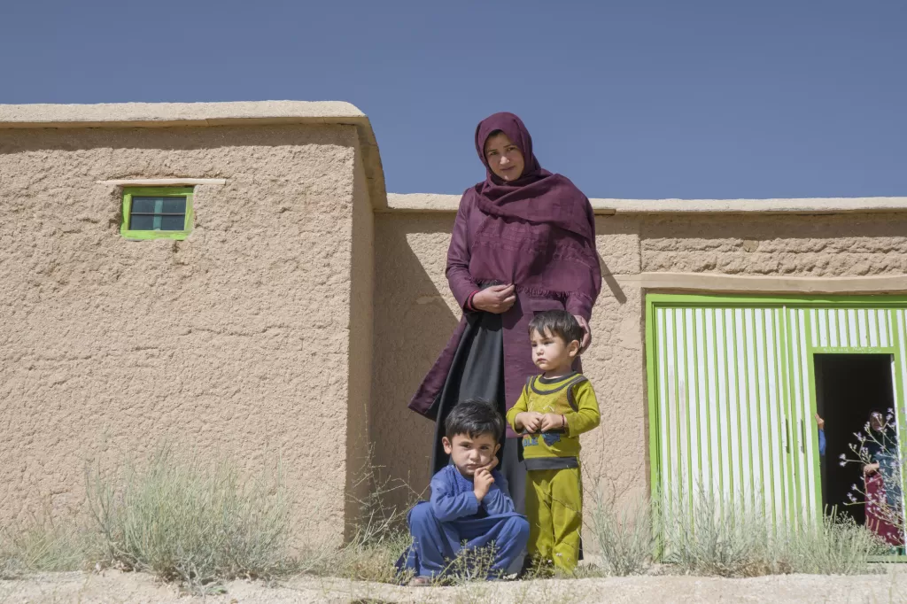 Aina with her children 