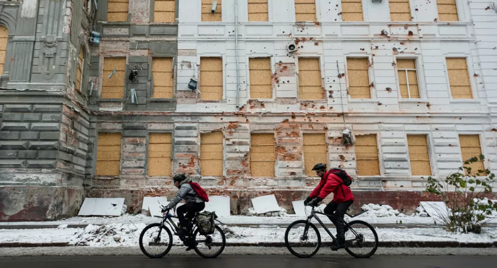 Volunteer cyclists deliver food aid in Kharkiv