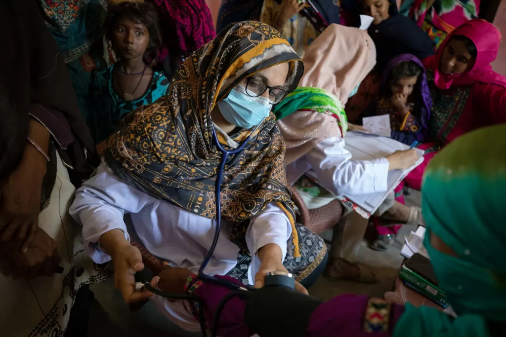 A doctor treats a pregnant woman at a mobile clinic in Sindh supported by Concern Worldwide