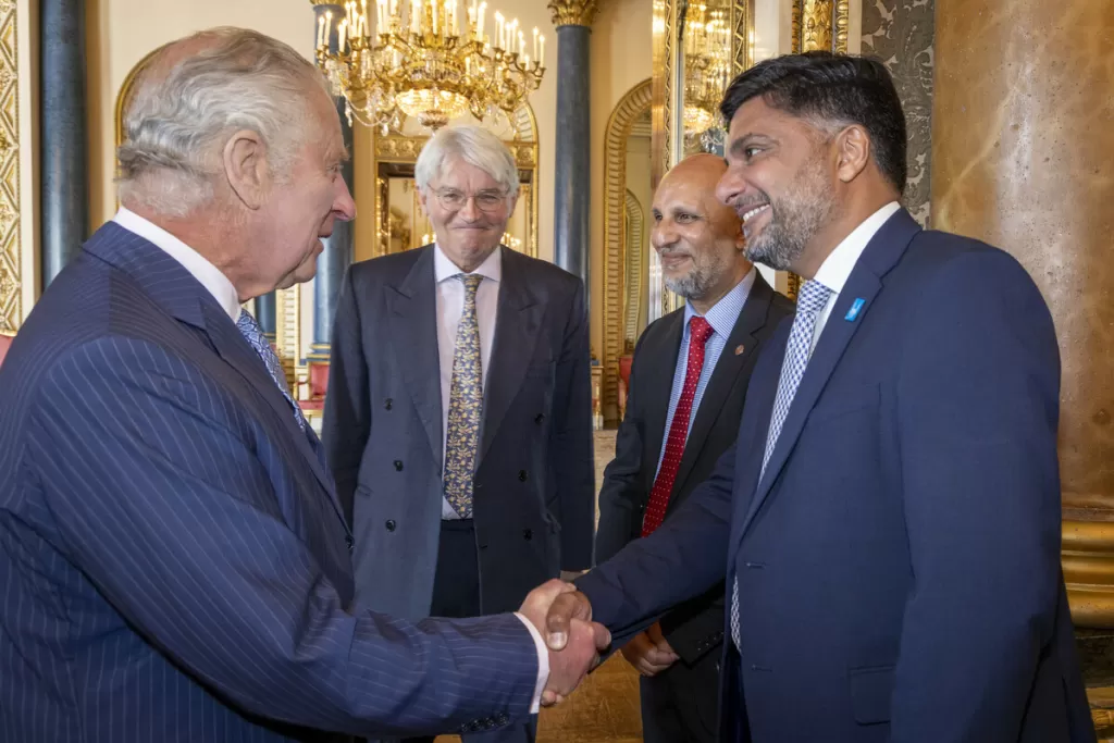 The King shakes hands with Waseem Ahmad, CEO of Islamic Relief