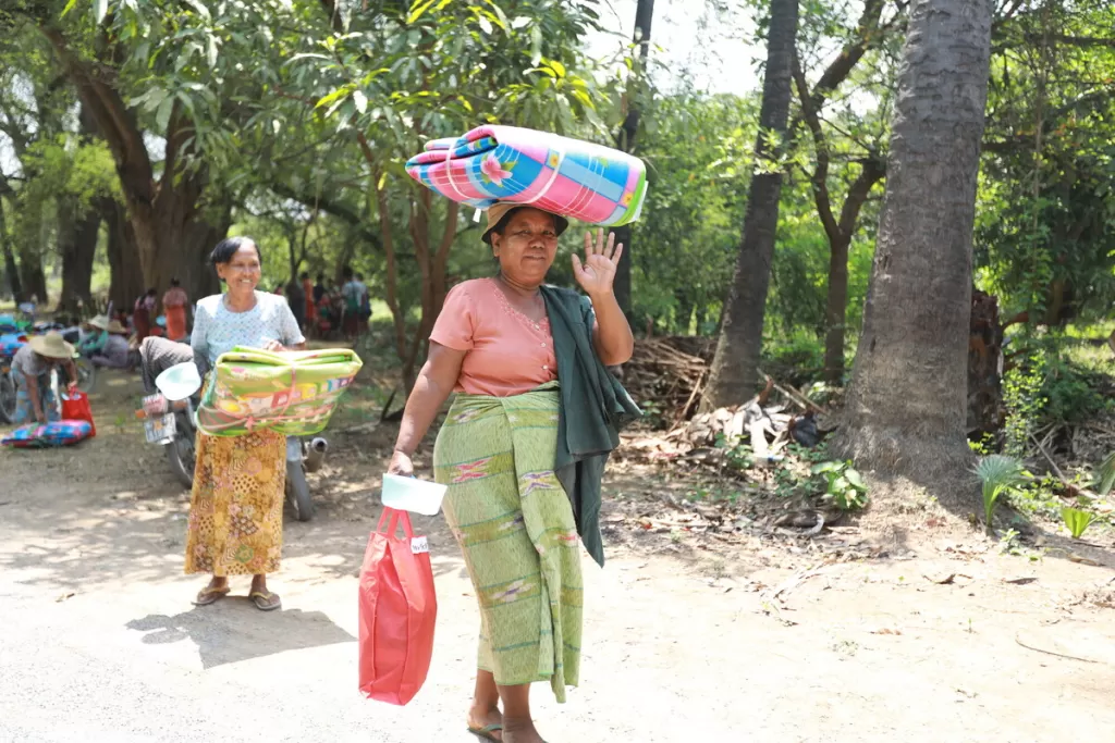 Women carries aid package on her head