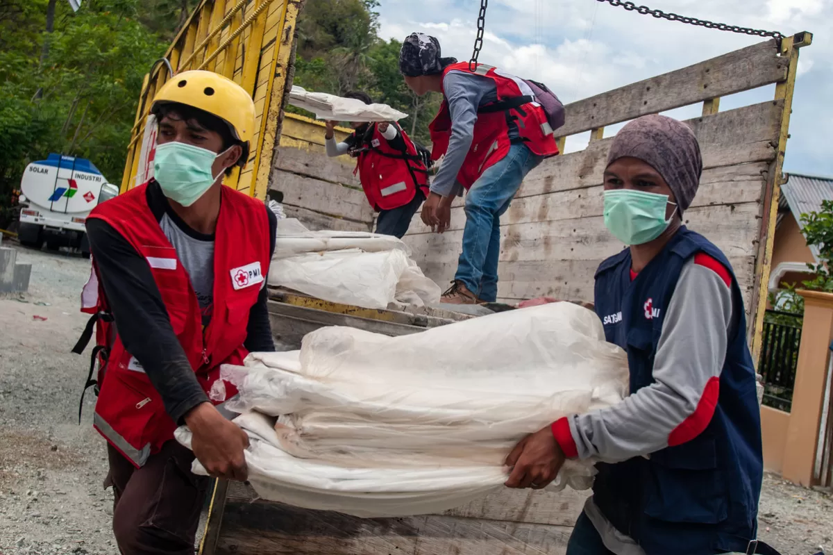The Indonesian Red Cross deliver food, shelter and other aid items to people affected by the earthquake and tsunami in Palu, Indonesia. Hariandi Hafid/British Red Cross
