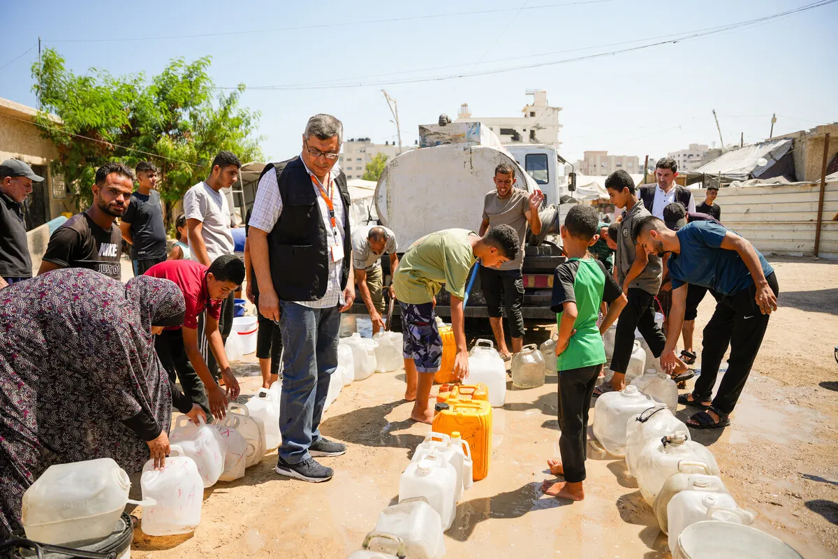 Clean water distribution in Gaza 